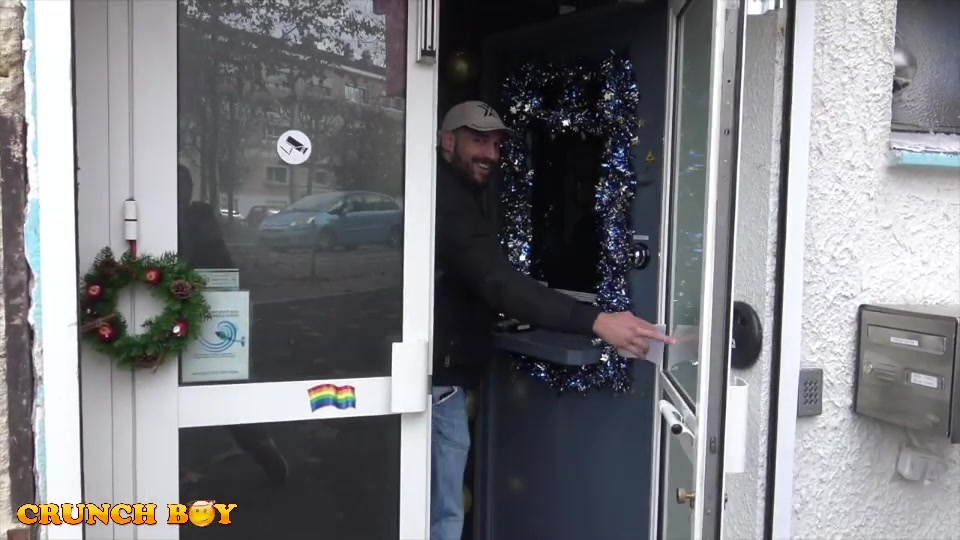 CrunchBoy - Enzo RIMENEZ frucked in public by Chubby