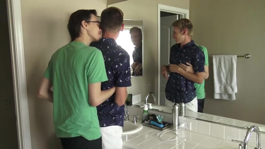 Julian Bell & Dustin Cook in Bathroom Bang - 8TeenBoy
