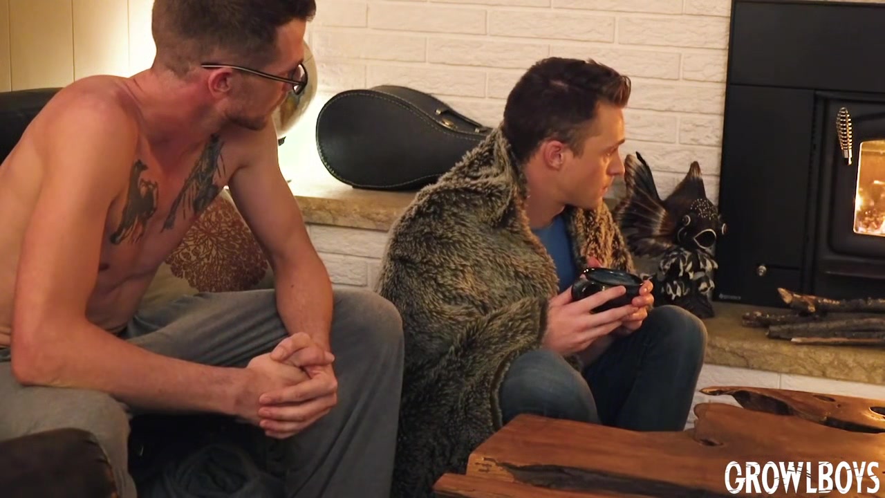 GrowlBoys - Hookup in the woods takes monster cock bareback