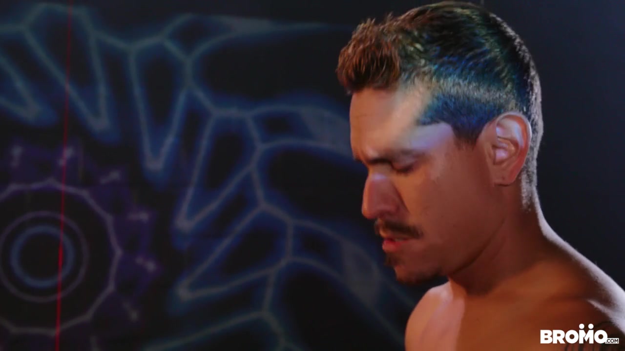 Julian Knowles & Lex Sabre in Highlighting His Monster Cock - Bromo