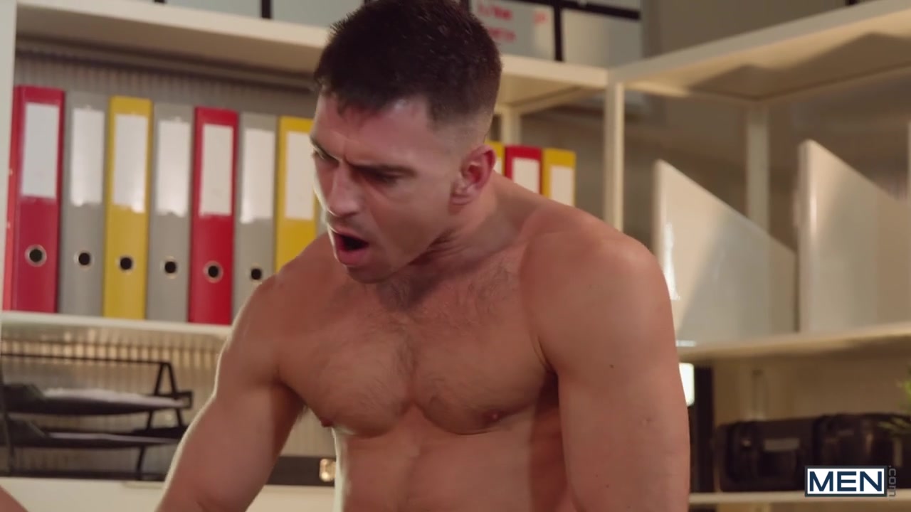 Paddy O'Brian & Dann Grey in Wardrobe Malfunction - MenNetwork