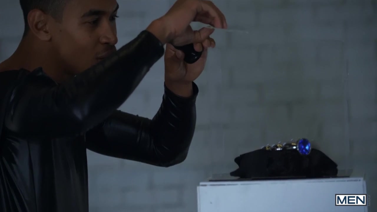 JJ Knight & Mateo Fernandez in The Butt Burglar: Bareback - MenNetwork