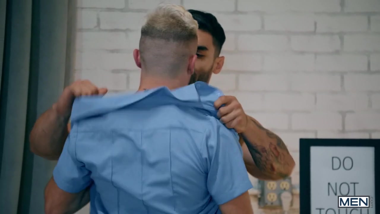 Arad Winwin & Finn Daniels in Don't Touch The Art: Bareback - MenNetwork