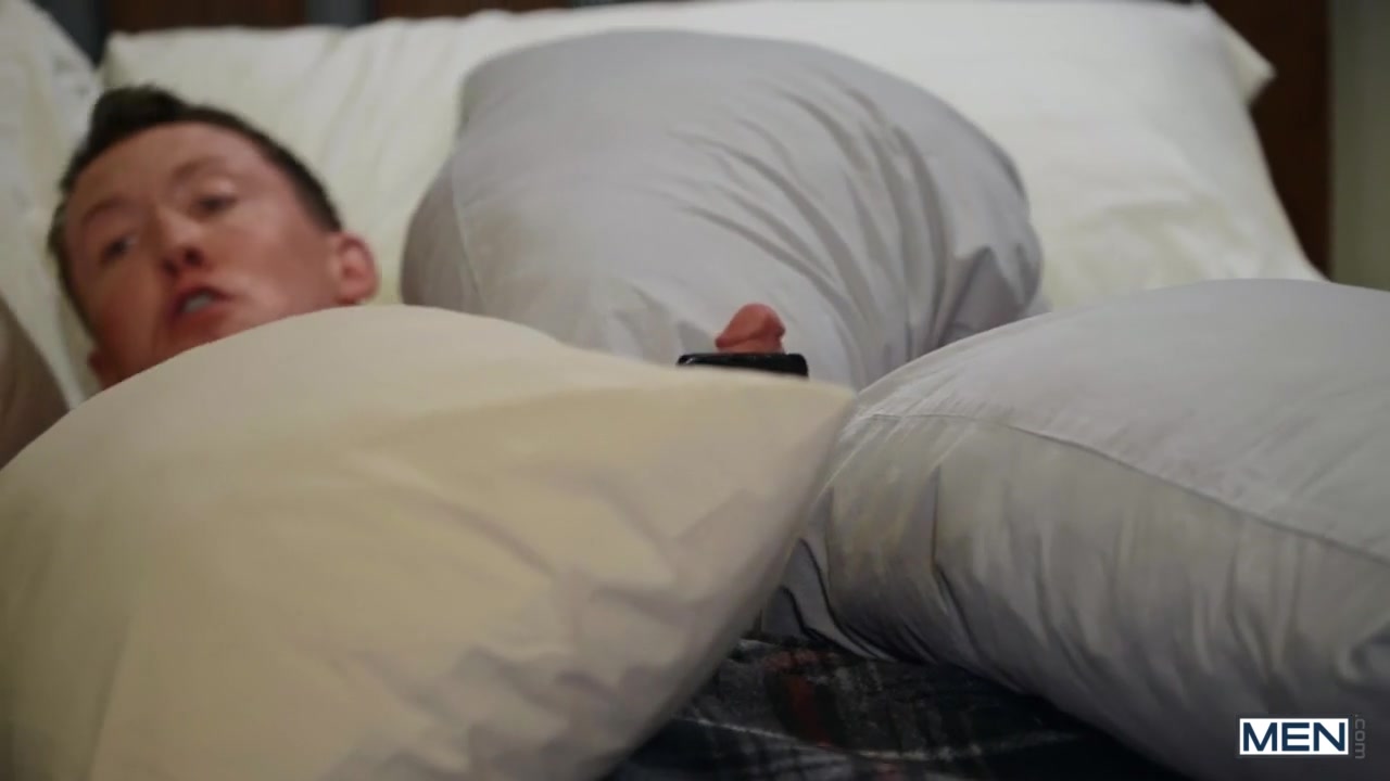 Pierce Paris & Joey Mills in Running Butthole Challenge 1: Bareback - MenNetwork