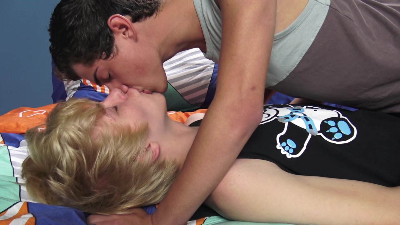 Latin twink Nicholas Romero takes a Raw Ride on blond twink Jamie Ray
