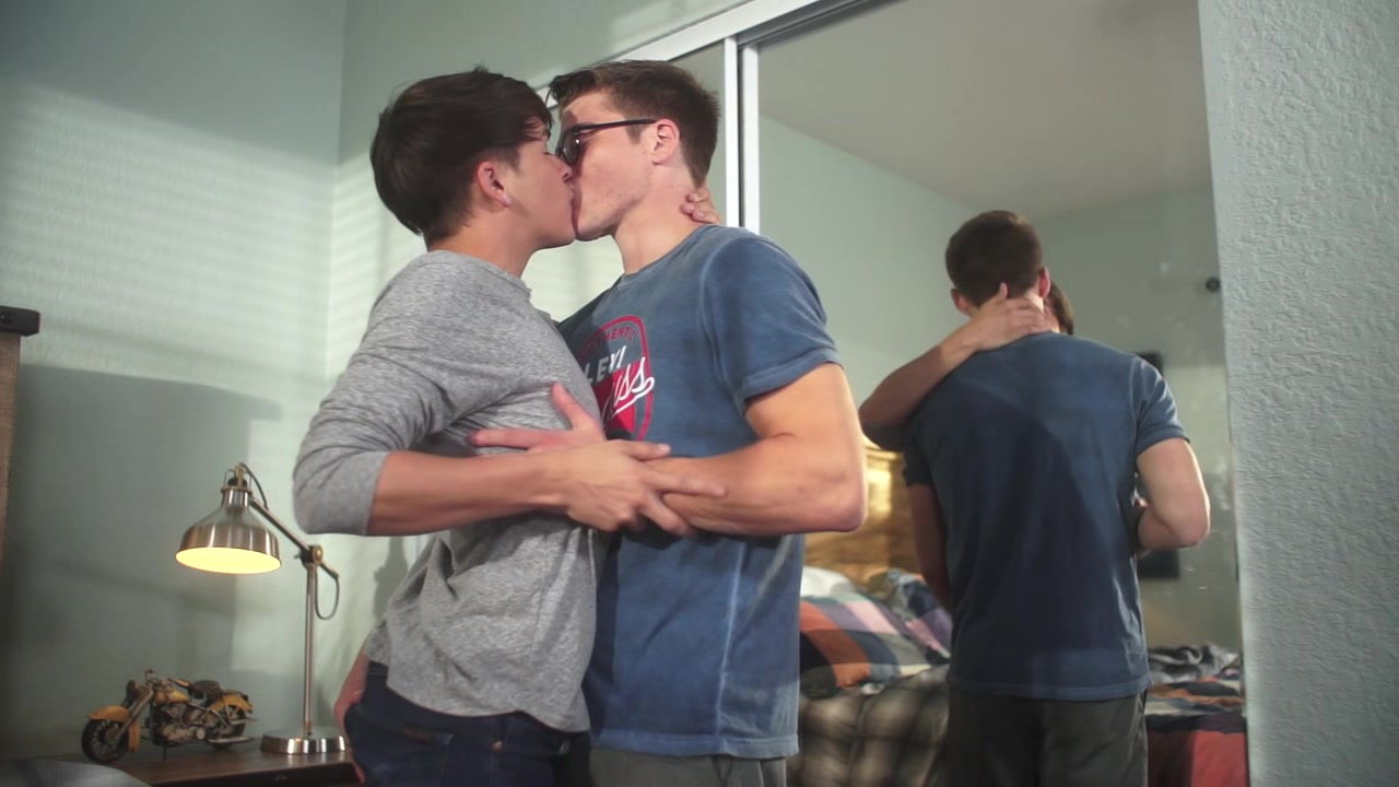 Helix twink Andy Taylor returns to get fucked by muscle jock Blake Mitchell