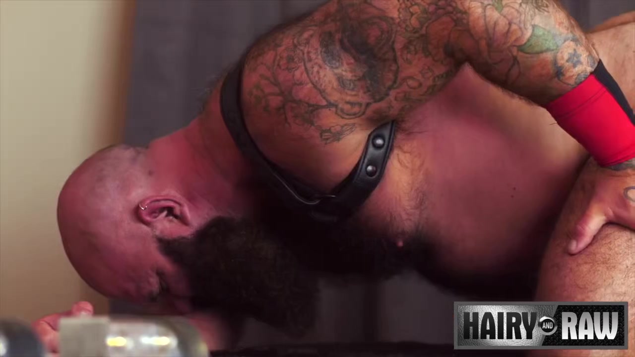 Drake Michaels and Victor West - Top Down - HairyandRaw