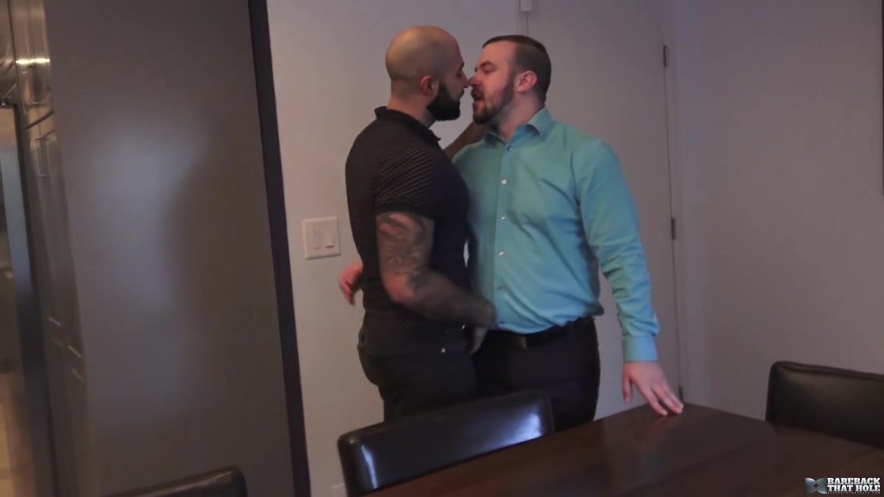 Atlas Grant and Chip Young - House Hunters - BarebackThatHole