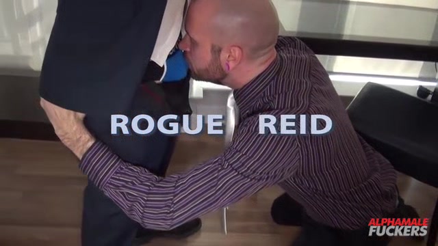Rogue Status and Reid Thrasher - BarebackThatHole