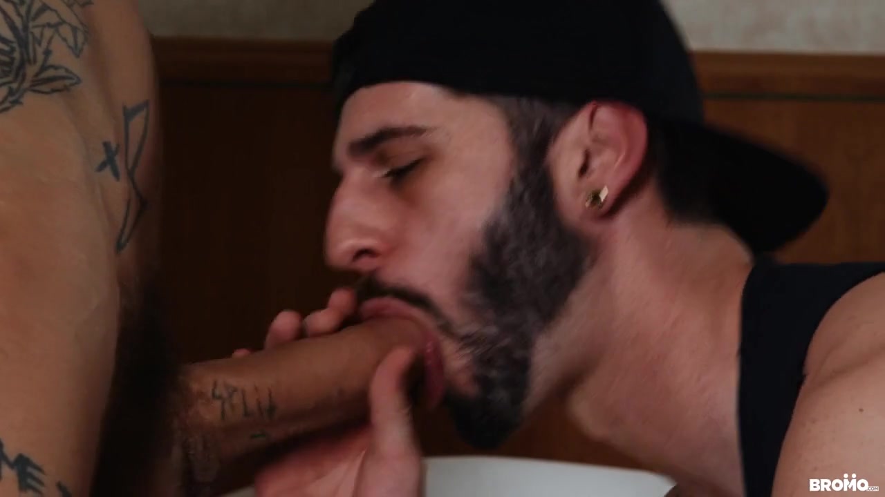 Romeo Davis in Motel Bareback - BROMO