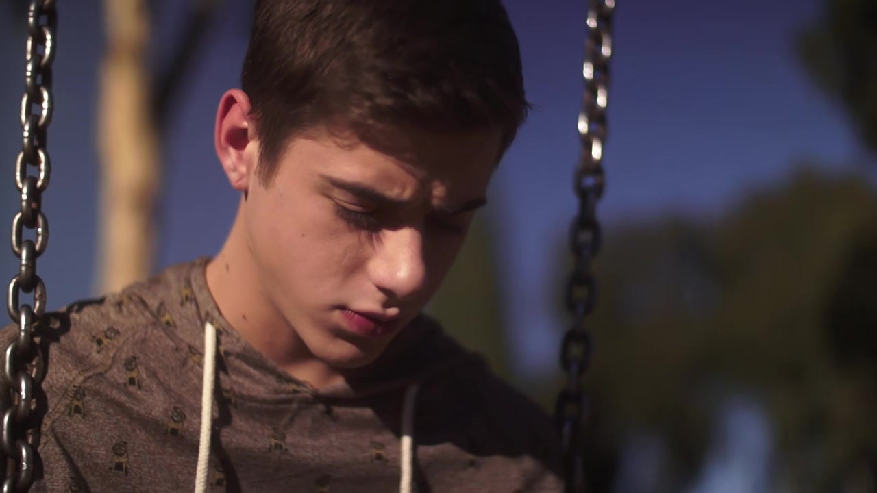 Joey Mills tops tight twink Garrett Graves RAW