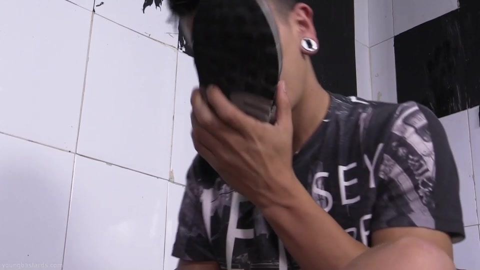 Foot fetish bareback boys have lots of cum to share - YoungBastards