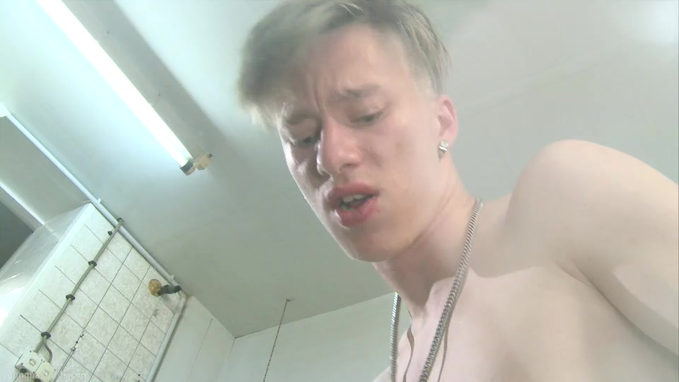 Hung black bottom gets hammered by a massive twink cock - YoungBastards