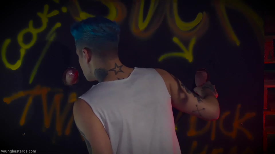 Huge cocks on both ends - YoungBastards