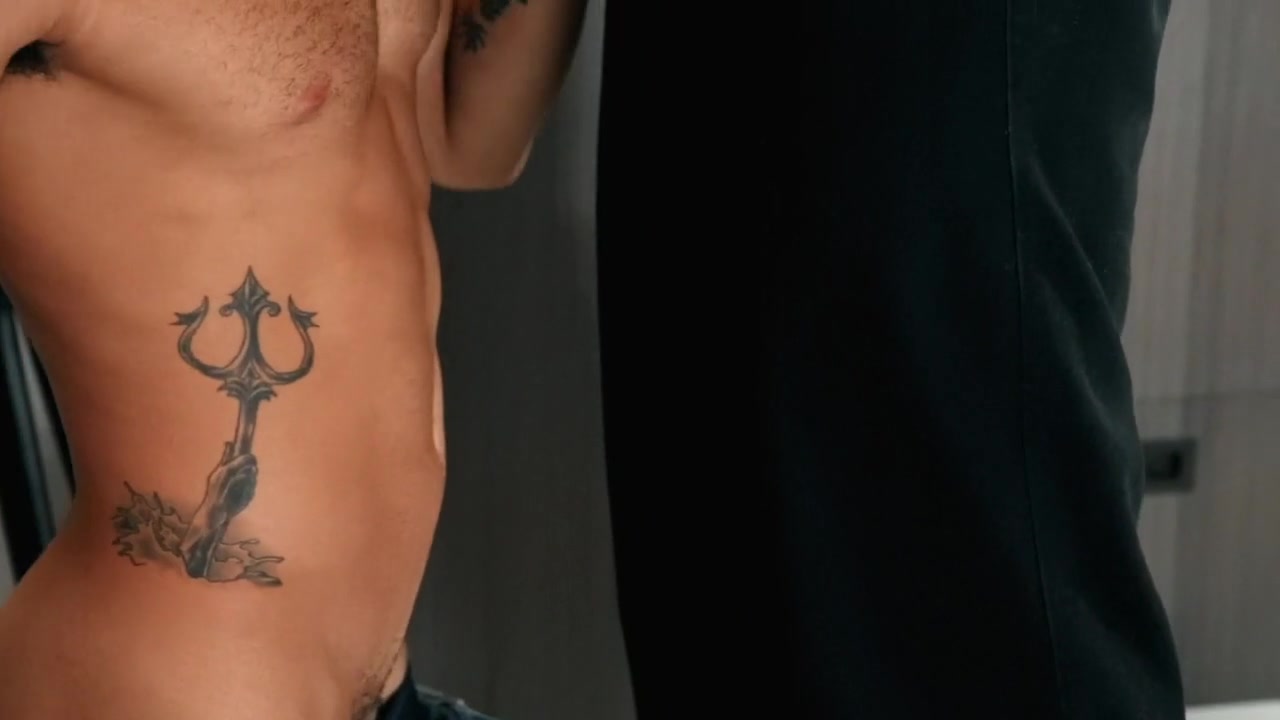 Lawrence Portland in Sex Clues 2 - MenNetwork