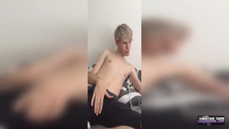 Skinny Twink Strokes On Cam - Sky Heet
