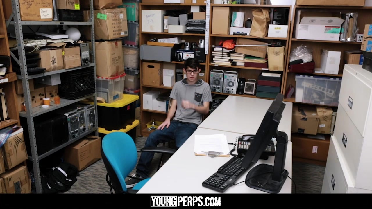 YoungPerps - Nerdy Twink Railed Out By A Security Guard