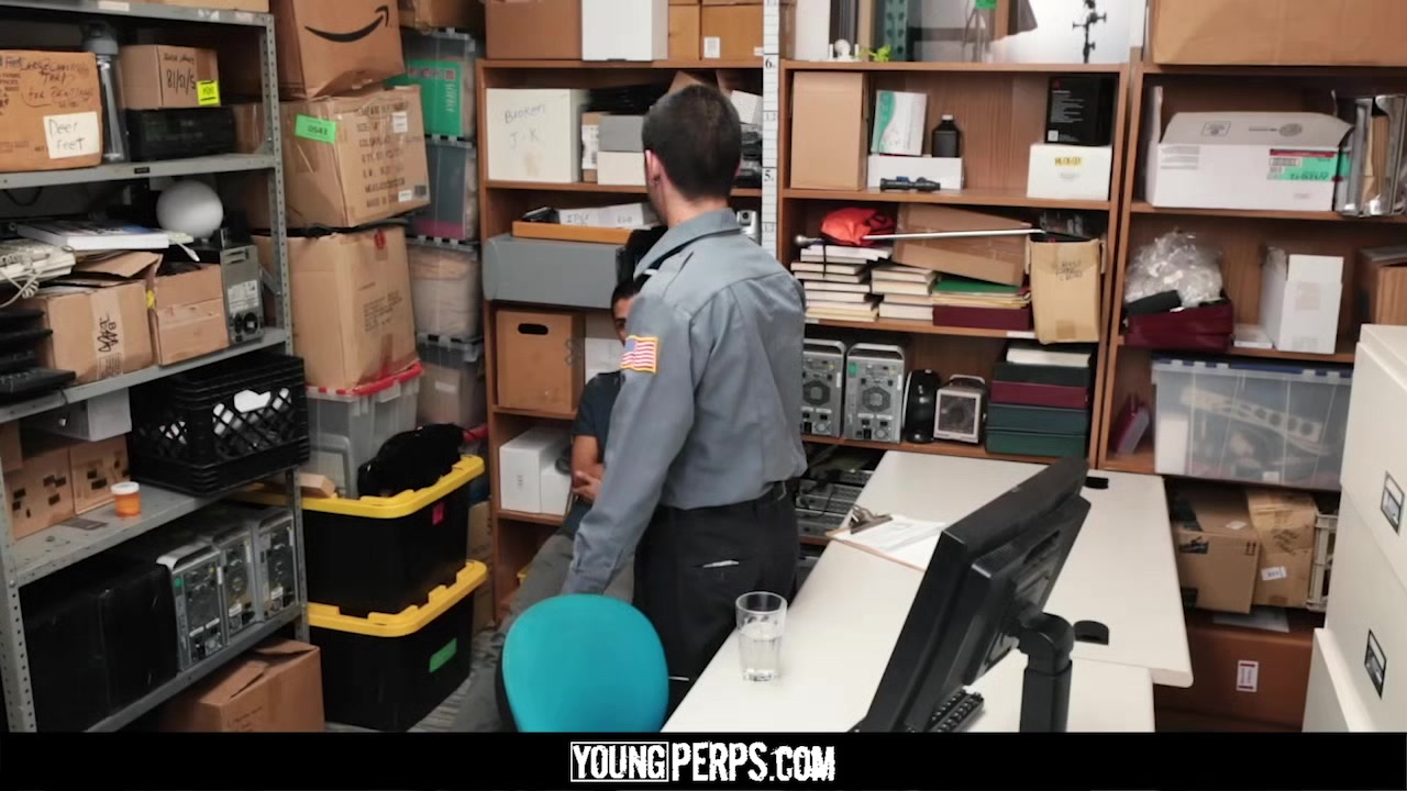 YoungPerps - A Security Officer Buttfucks Alex Flores