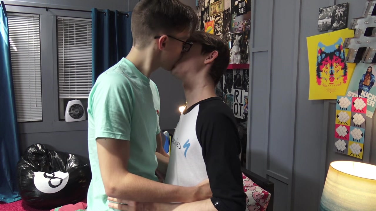 Hung 8teenBoys Caleb Gray and Dustin Cook flip fuck bareback