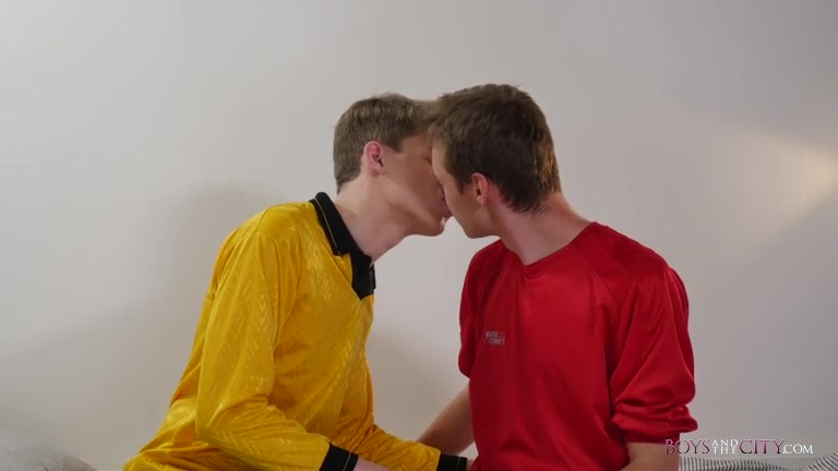 Riding A Big Footballer Cock - Austin Nova & Leo Ocean - TXXXMStudios