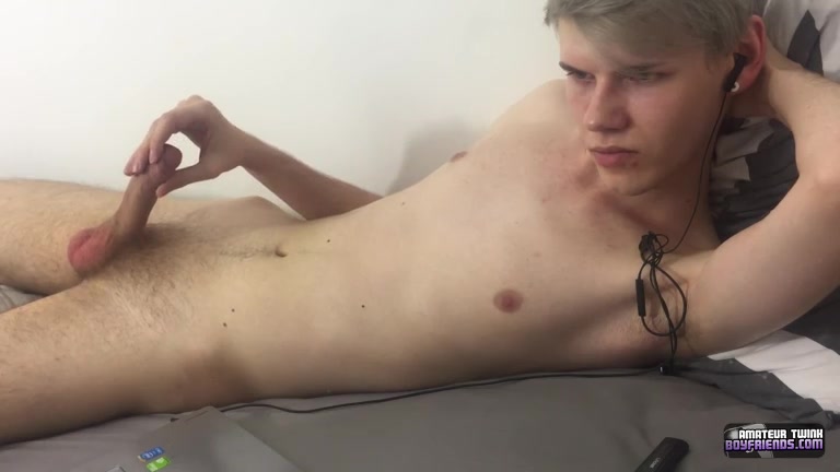 His First Time Jerking On Cam - Sky Heet - TXXXMStudios