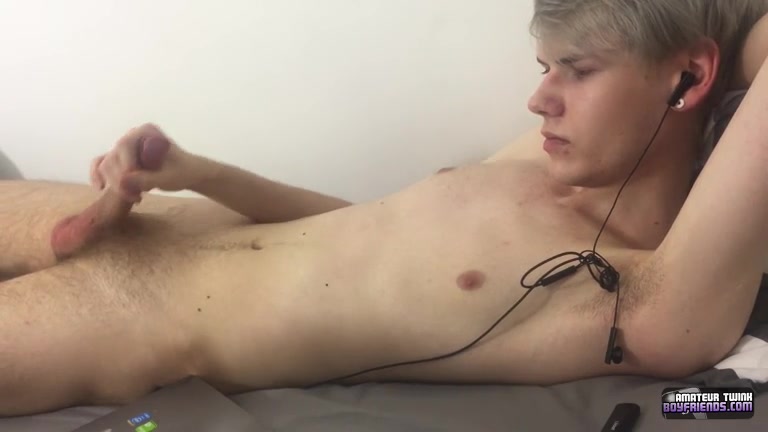 His First Time Jerking On Cam - Sky Heet - TXXXMStudios