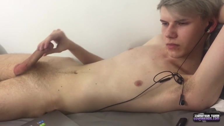 His First Time Jerking On Cam - Sky Heet - TXXXMStudios