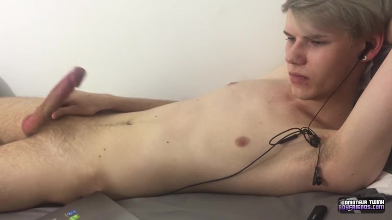 His First Time Jerking On Cam - Sky Heet - TXXXMStudios