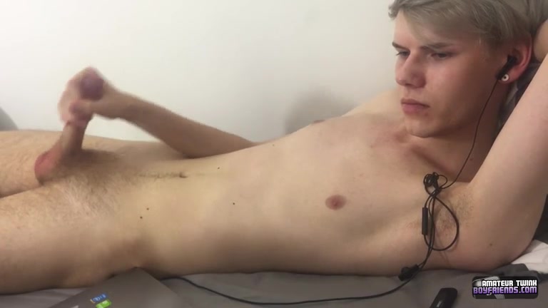 His First Time Jerking On Cam - Sky Heet - TXXXMStudios