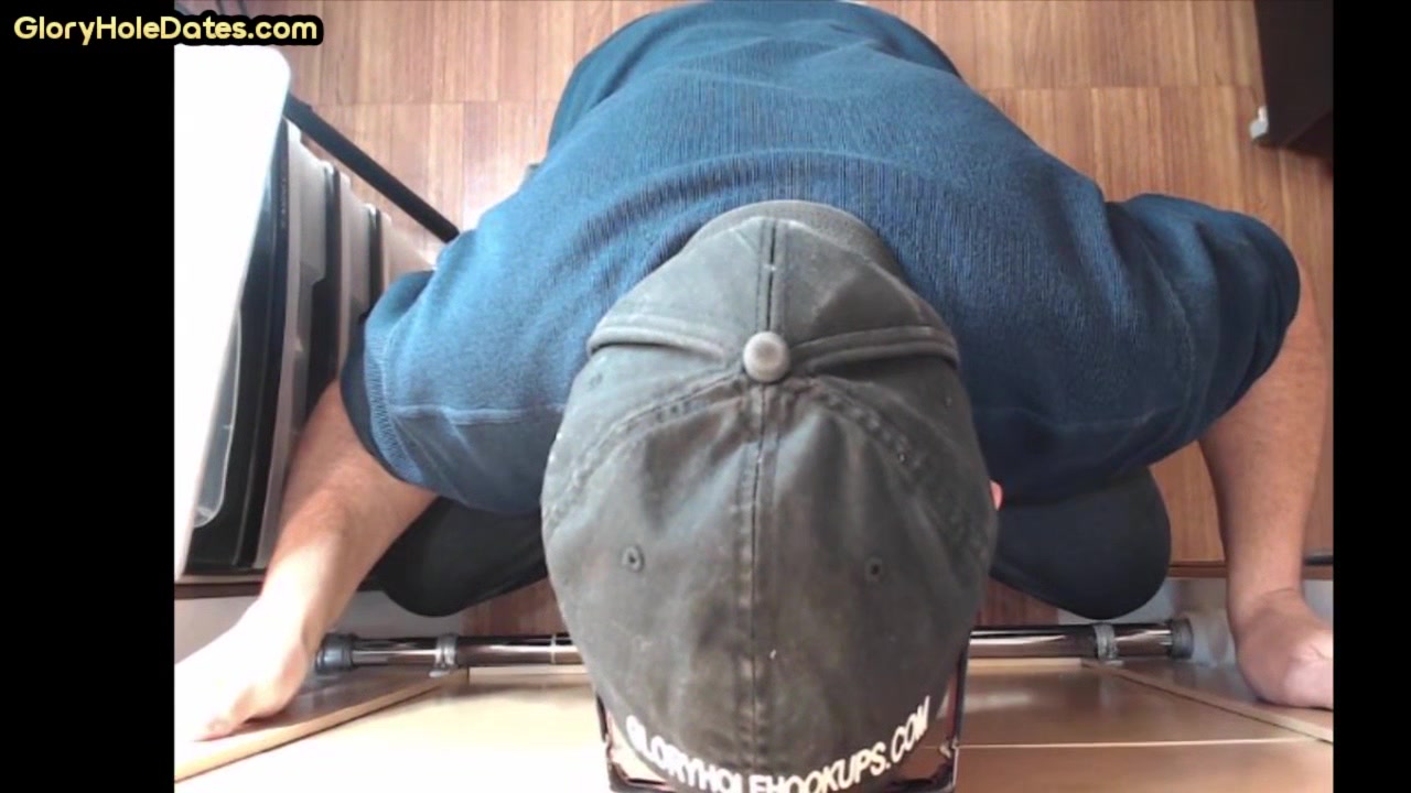 Greedy gloryhole gaydaddy blows dick in homemade BJ