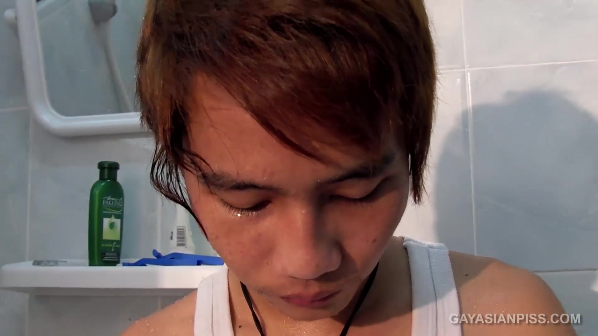 Em Strokes and Pees - GayAsianPiss