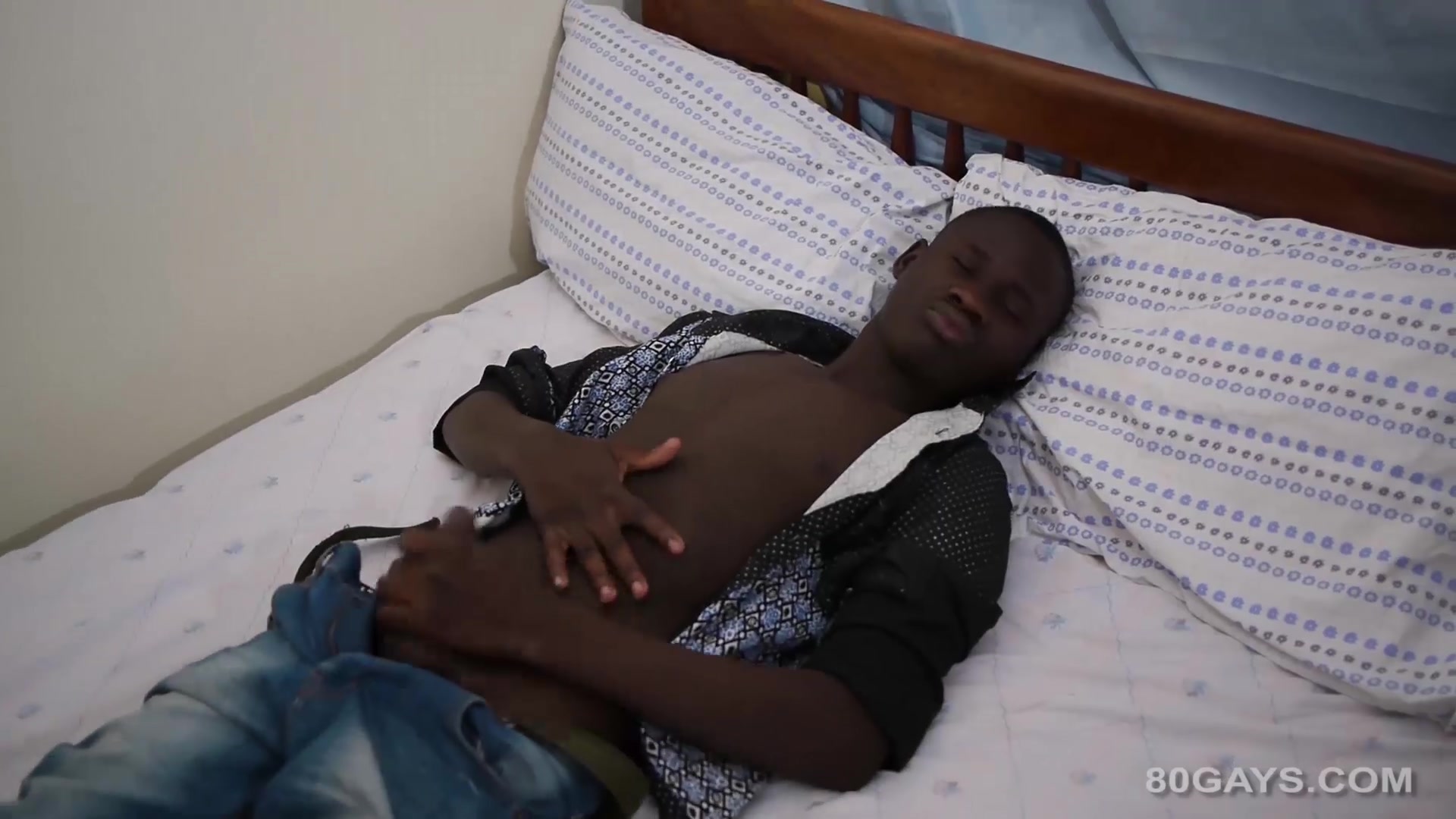 African Twink Ben Stroking Big Cock - 80Gays