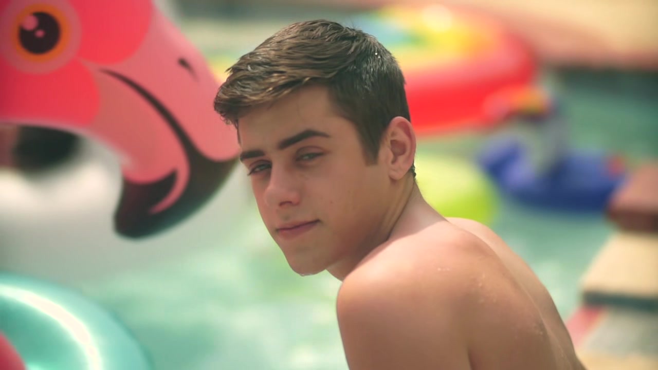 Helix twink Joey Mills gets double penetrated RAW at a pool party orgy