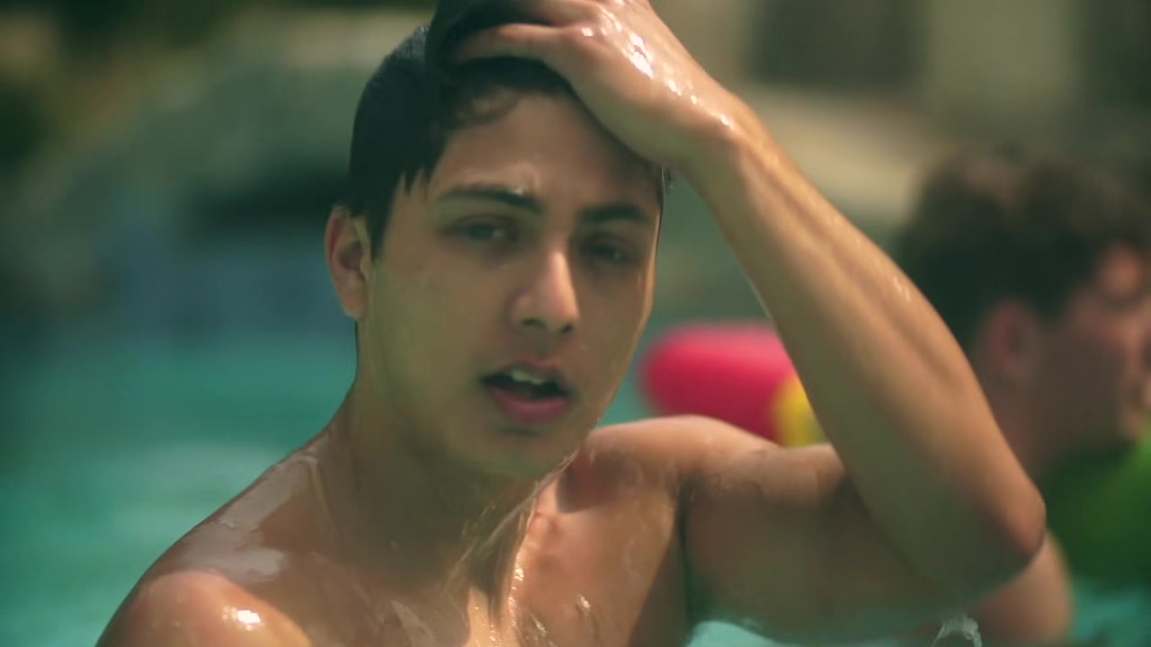 Helix twink Joey Mills gets double penetrated RAW at a pool party orgy