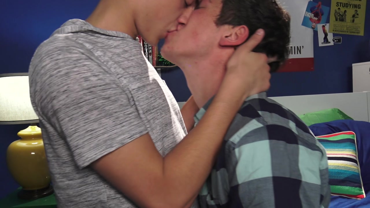 Latin twink Nicholas Romero takes Jared Scott's thick dick RAW