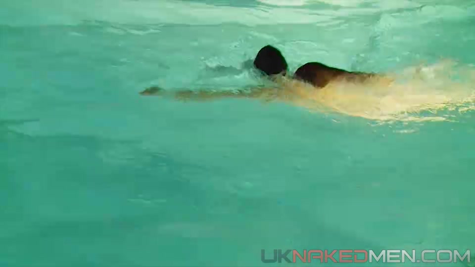 Riley Tess - UKNakedMen