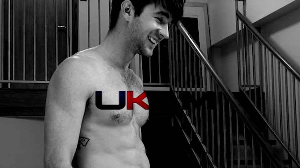 Woody Fox Solo - UKNakedMen