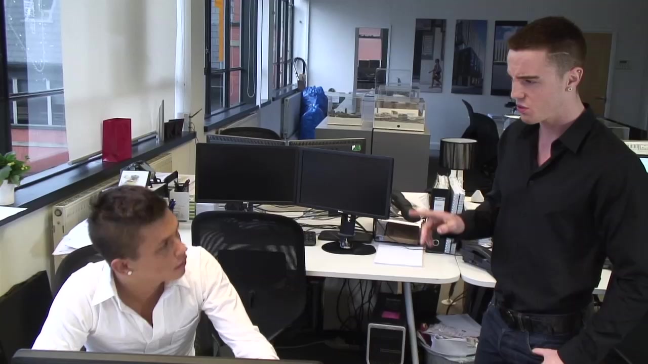 Oriffice Junior - Working Late - UKHotJocks