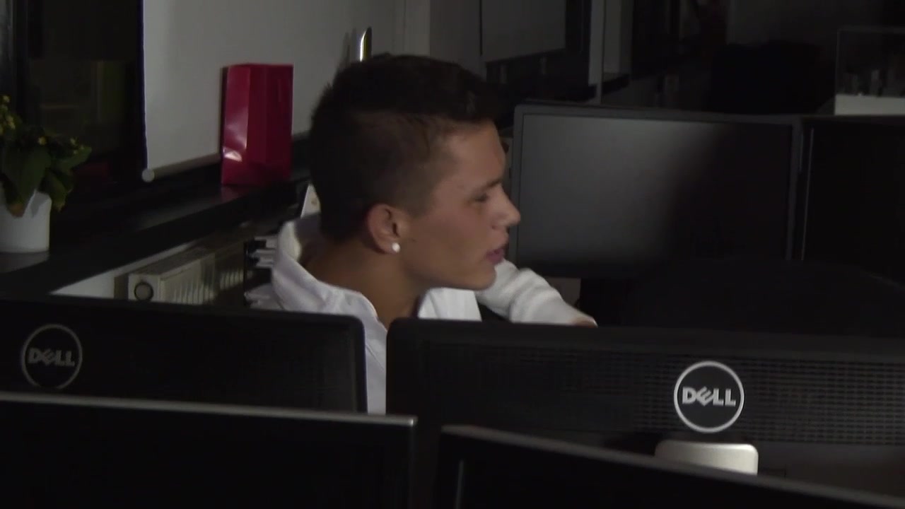 Oriffice Junior - Working Late - UKHotJocks