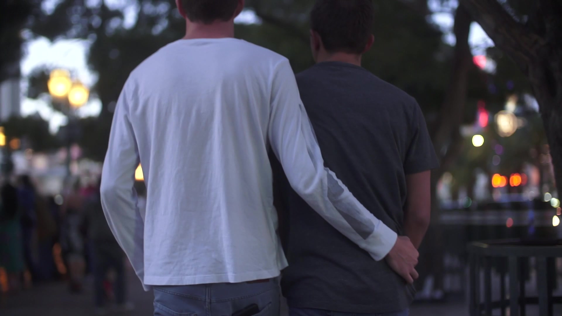 Helix twink Cameron Parks fucks Logan Cross deep and raw