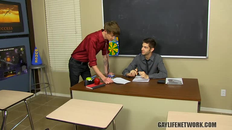 Elijah White Max Morgan - The students 18+ May Be Idiots... but the Sex is Hot! - TeachTwinks