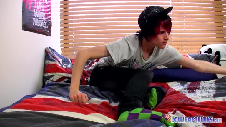 Emo Twink Damien Delivers A Load - Damien Winters - LollipopTwinks