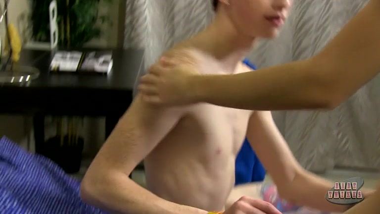 Clayton Can Handle A Big One! - Clayton Summers And Elijah Young - BoyCrush