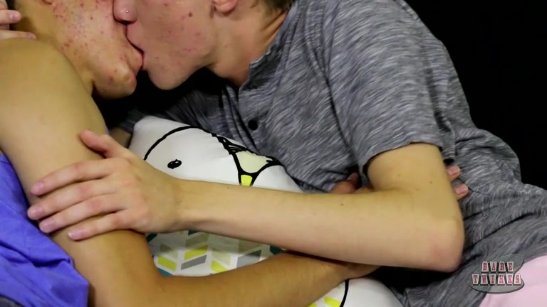Tyler Loves That Big Bare Cock - Steven Peters And Tyler Thayer - BoyCrush