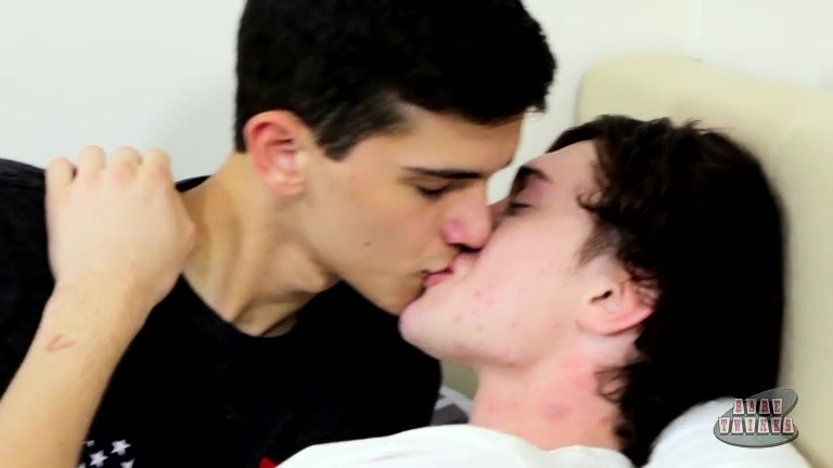 Neq Bottom Boy Loves That Raw Dick! - Justin Cross Justin Cummings - BoyCrush