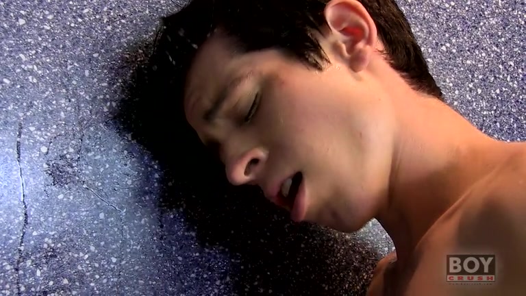 An Ass Play Jack Off In The Shower - Daniel Ross - BoyCrush