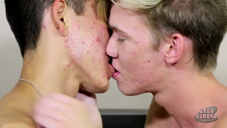 Tyler Loves That Big Bare Cock - Steven Peters And Tyler Thayer - BoyCrush