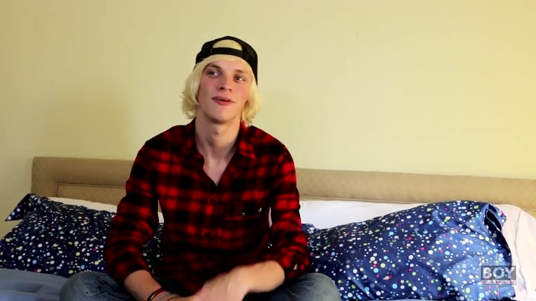 We Would All Give Kayden A Large Tip! - Kayden Alexander - BoyCrush