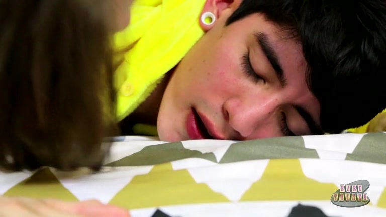 Cute Boys Bareback Boner Fun! - Holden Ross Mickey Ramirez - BoyCrush