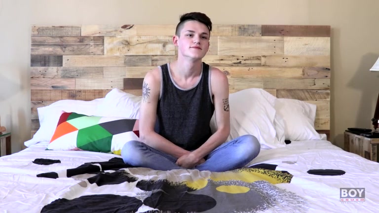 Cute New Boy Avery Tells Us About Himself - Avery Jones - BoyCrush